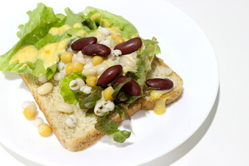 Whole wheat bread with vegetable and grain