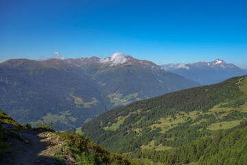 Fototapeta premium Wandern in den österreichischen Alpen