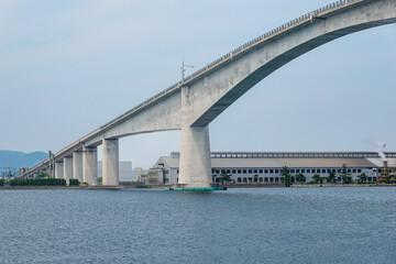 ベタ踏み坂で知られる江島大橋（鳥取県境港市・島根県松江市）