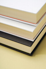 ハードカバーの本