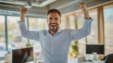 Obraz premium A man is standing in an office with both of his arms raised high in the air