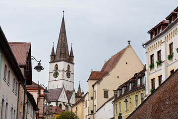 Obraz premium The picturesque and colorful medieval town Sibiu with a prominent place for the Sibiu Lutheran Cathedral, Sibiu, Romania
