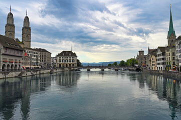 Obraz premium Zurich view from the river area with the view of Grossmunster and Fraumunster church clock towers.