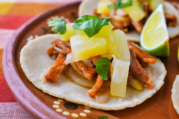 メキシコの伝統的なタコス　タコス・アル・パストール　（タコスアルパストール, タコス　アル パストール） コピースペースあり　Mexican traditional tacos, Tacos al pastor, copy space available