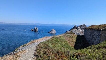 rocher des deux frères Cap Mèdes , ile de Porquerolles