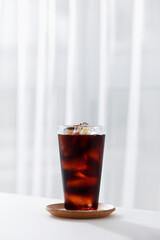 グラスに注いだアイスコーヒー