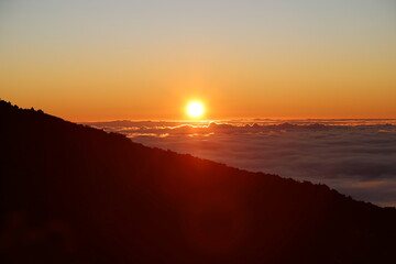 Sunset above the Halekela Mountains in Hawaii
