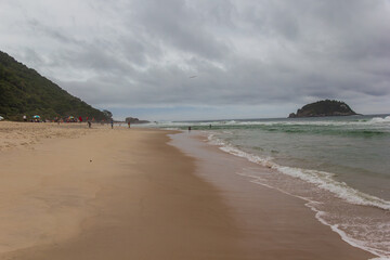 Día nublado en Playa Grumarí, Rio de Janeiro - Brasil
