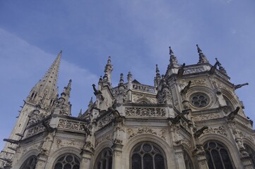 Détails architecturaux de l'église St Pïerre