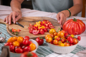 Tomaten verarbeiten, frische Tomaten aus dem Garten, Tomatensoße selber machen
