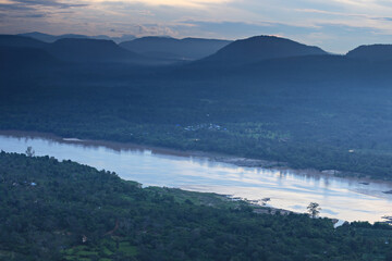 Obraz premium Beautiful first light at Pha Chanadai Cliff, Pha taem National Park, Ubon Ratchathani Province, Thailand 