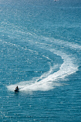 Jet Ski im Wasser vor Tropea, Italien