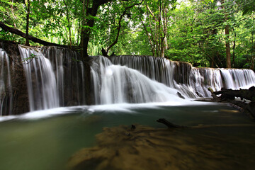 Fototapeta premium Beautiful nature of Huai Mae Khamin Waterfall or Huay Mae Khamin Waterfall in Sri Nakarin Dam National Park, Kanchanaburi province, Thailand 
