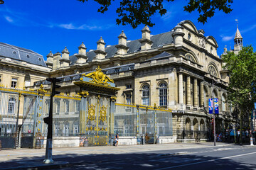 Fototapeta premium Sainte Chapelle and Palais de Justice in the Ile de la Cite - Paris, France