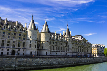 Fototapeta premium Sainte Chapelle and Palais de Justice in the Ile de la Cite - Paris, France
