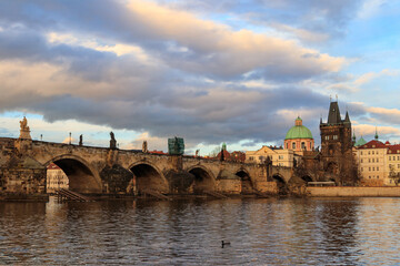 Obraz premium View of the famous Charles bridge over Vltava river in Prague, Czech Republic