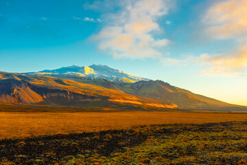 Obraz premium Amazing landscape of the Snaefellsjokull Mountain in winter at sunset, Iceland