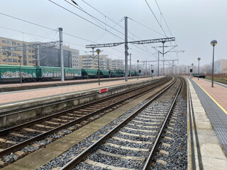 Fototapeta premium ESTACIÓN DE TREN VÍAS DE TREN