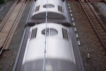 電車の屋根に装備されているエアコン