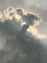 Obraz premium Sun behind clouds