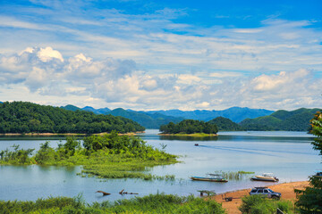 Fototapeta premium ケーンクラチャンダムの風景 ペッチャブリー・タイ Kaeng Kra Chan Dam at Phetchaburi แก่งกระจาน