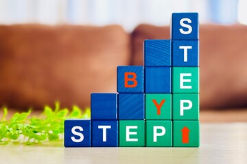 ステップバイステップ、一歩一歩進む