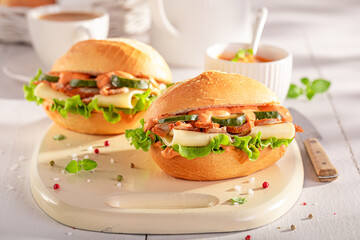 Spicy and fresh sandwich made of chicken, cheese and cucumber.