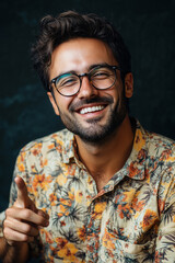 Obraz premium man wearing glasses over isolated background smiling with happy face looking and pointing sideways-6