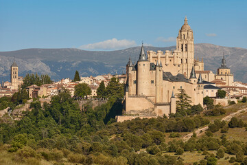 Obraz premium Castle and cathedral in Segovia skyline. Medieval city in Spain