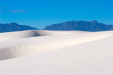 Sands of Time: Discover the intricate beauty of desert sand patterns, a natural artwork shaped by wind and time; The rhythm of shifting sands; survival in harsh environments
