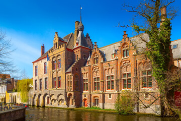 Obraz premium Canal, boat, tourists in Bruges, Belgium
