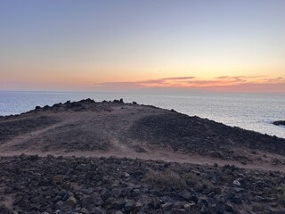  In mid-spring, when the barrilla (Messembryanthemum) dries up, the lavas of Rasca (Tenerife) turn red.