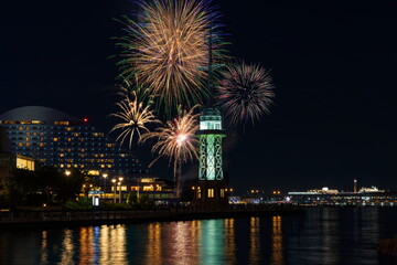 神戸港の花火大会　神戸市中央区ハーバーランドにて