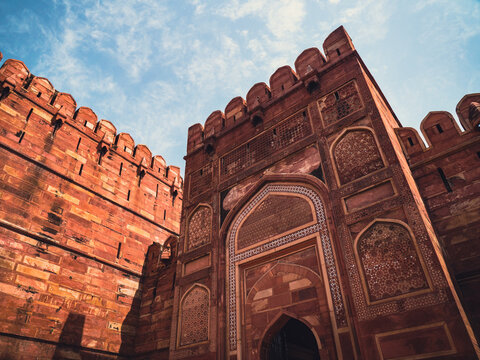 A Glimpse into Mughal Grandeur: The Imposing Amar Singh Gate at Agra Fort