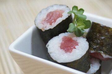 カイワレ大根と鉄火巻き