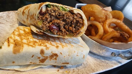 Mexican Tortilla with Ground Beef and Oven-Roasted Potatoes – A Flavorful and Hearty Meal