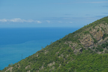 Panorama della costa del Mar Ligure da Monteggiori nel territorio comunale di Bonassola in provincia di La Spezia, Liguria, Italia.