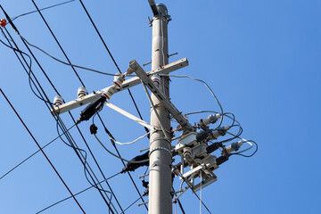 青空と電柱