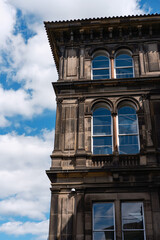 Obraz premium Historic architecture of the National Museum of Scotland on a sunny day