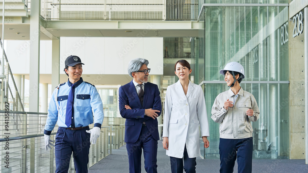 Poster ロビーを歩く様々な職業の人々（ビジネスマン・エンジニア・研究者・警備員）