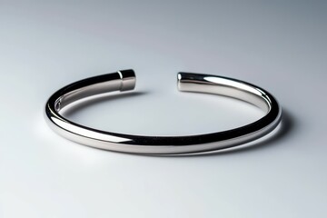 Fototapeta premium Elegant silver bracelet showcasing a smooth and modern design, perfect for adding a touch of sophistication to any outfit.