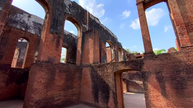 The british residency complex is a group of several building in a common precinct in the city of lucknow,uttar pradesh in India.