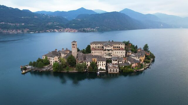Isola di San Giulia sul lago d'Orta, Italia