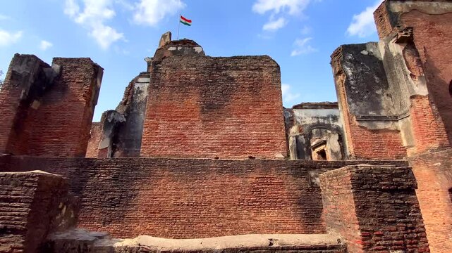The british residency complex is a group of several building in a common precinct in the city of lucknow,uttar pradesh in India.