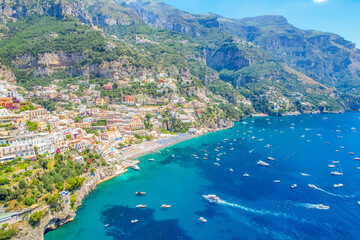 Obraz premium Positano town, beach and beautiful colorful houses on the cliff in Amalfi coast in Italy