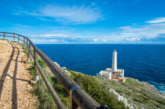 Panorama del faro di Punta Palascia, il punto pi&ugrave; a est dell&rsquo;Italia, lungo il Cammino del Salento che da Lecce porta a Santa Maria di Leuca