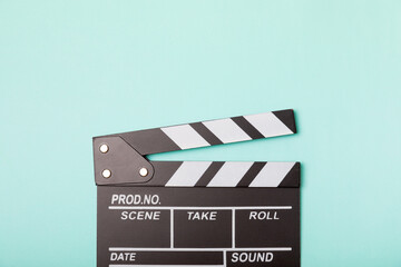 Obraz premium Movie clapper. Movie clapperboard on a bright colored background. Concept of rest and entertainment. Concept of cinema. Film director. Producer. Business and profession. Place for text. Copy space
