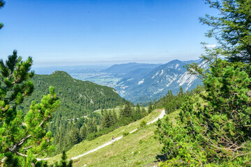 Naklejka premium Berge und Wanderwege rund um den Herzogstand in den Alpen 