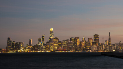 Obraz premium Night time skyline display of San Francisco city California - USA tourism concept
