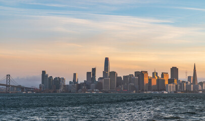 Fototapeta premium Skyline view of San Francisco city at Sunset time from treasure Island
